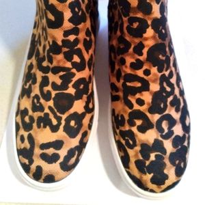 Steve Madden (Leopard Style/ Sneakers / NWT)